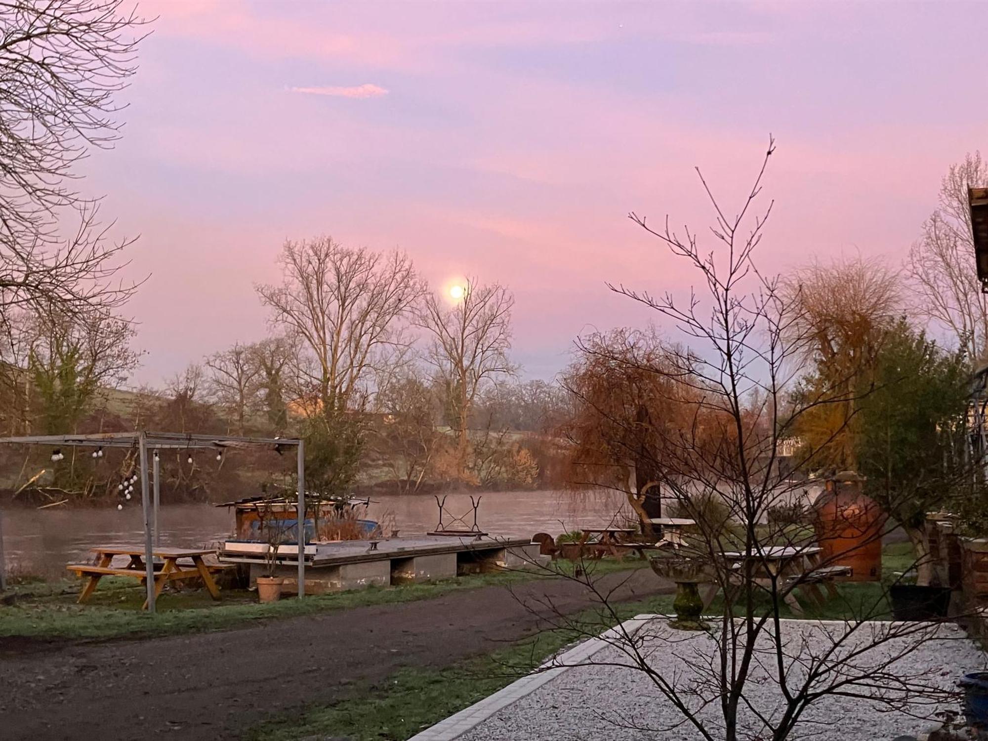 Moon River Chambre D'Hote Сен-Жюньен Экстерьер фото
